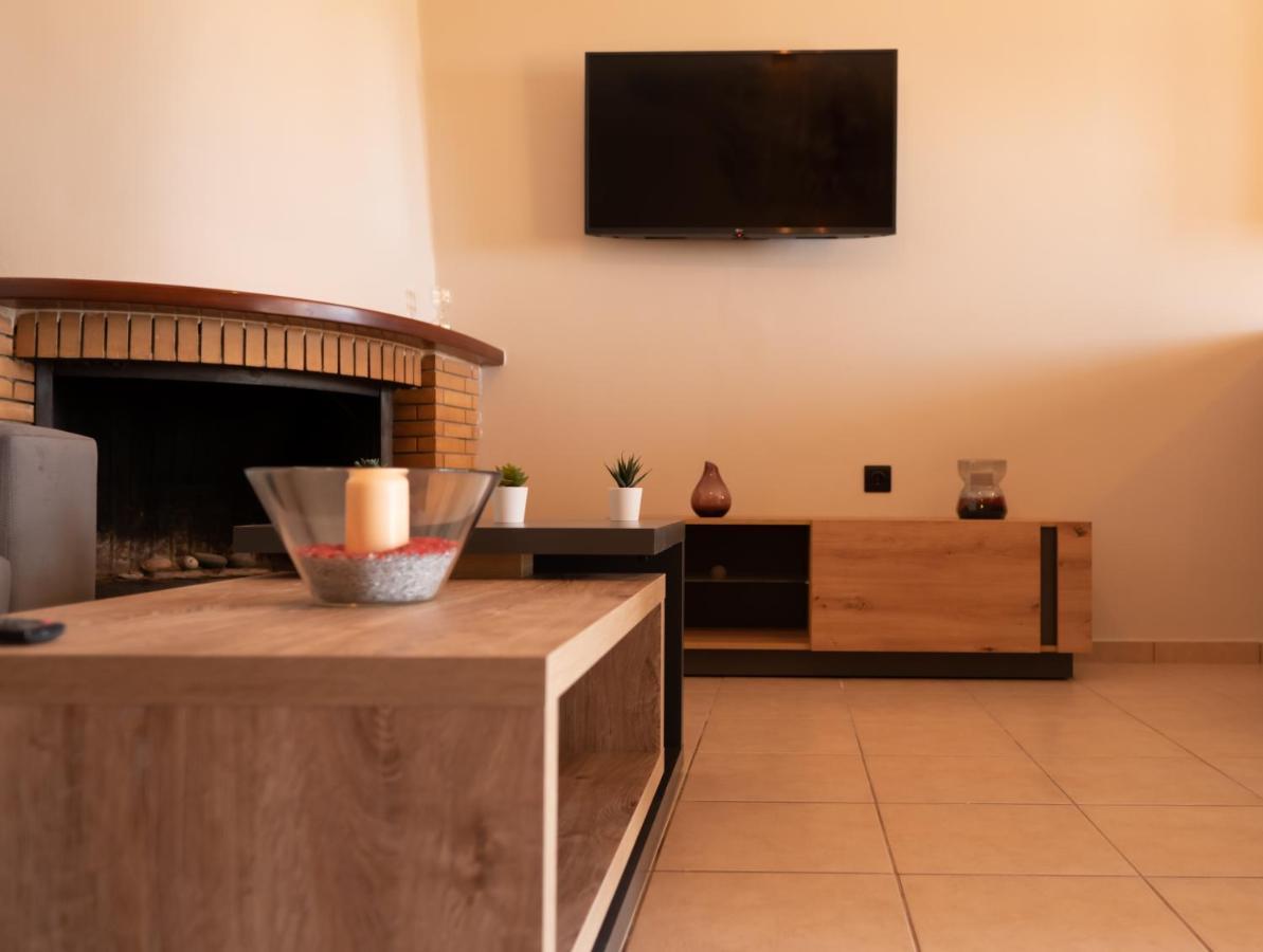 John'S Apartments Каристос Екстериор снимка