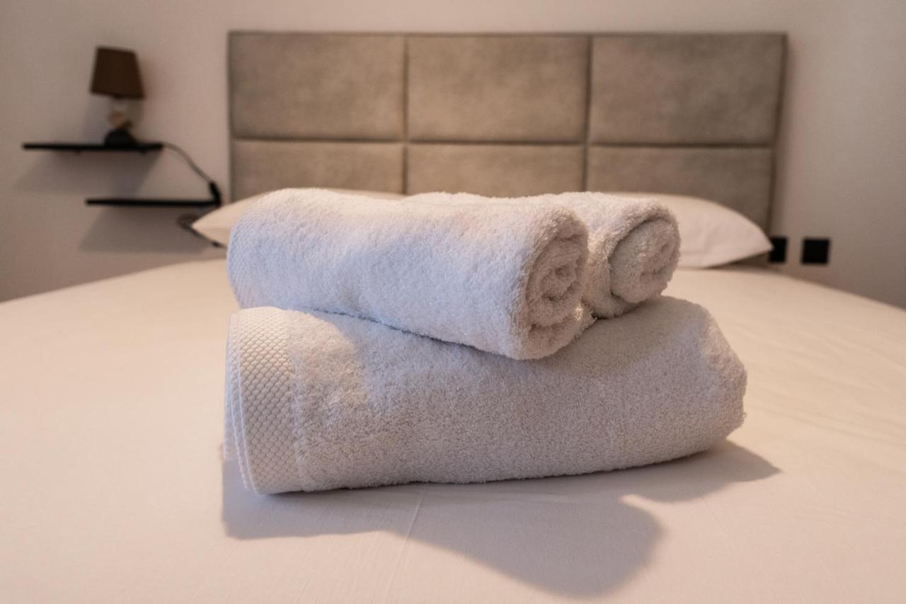 John'S Apartments Каристос Екстериор снимка