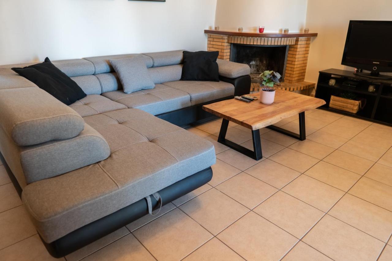John'S Apartments Каристос Екстериор снимка